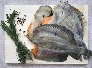 Креветки вяленые: Камбала камчатская вяленая с икрой