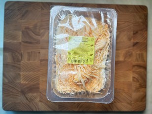 Снеки к пиву: Сыр Чечил паутинка (краб)  500 гр.