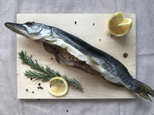 Другие закуски: Щука вяленая