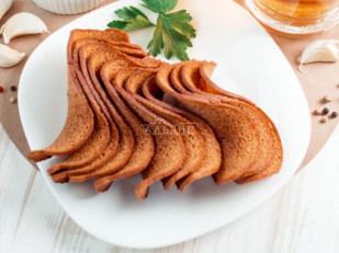Сухарики со вкусом чеснока: Ресторанные гренки с сметаной и зеленью